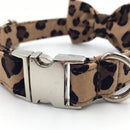Collier nœud papillon Léopard pour chien, gros plan sur la boucle