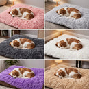 Couverture plaid en fourrure de luxe pour chiens, porté par un chien
