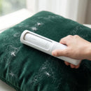 Rouleau Cleaner anti-poils design, blanc, en utilisation